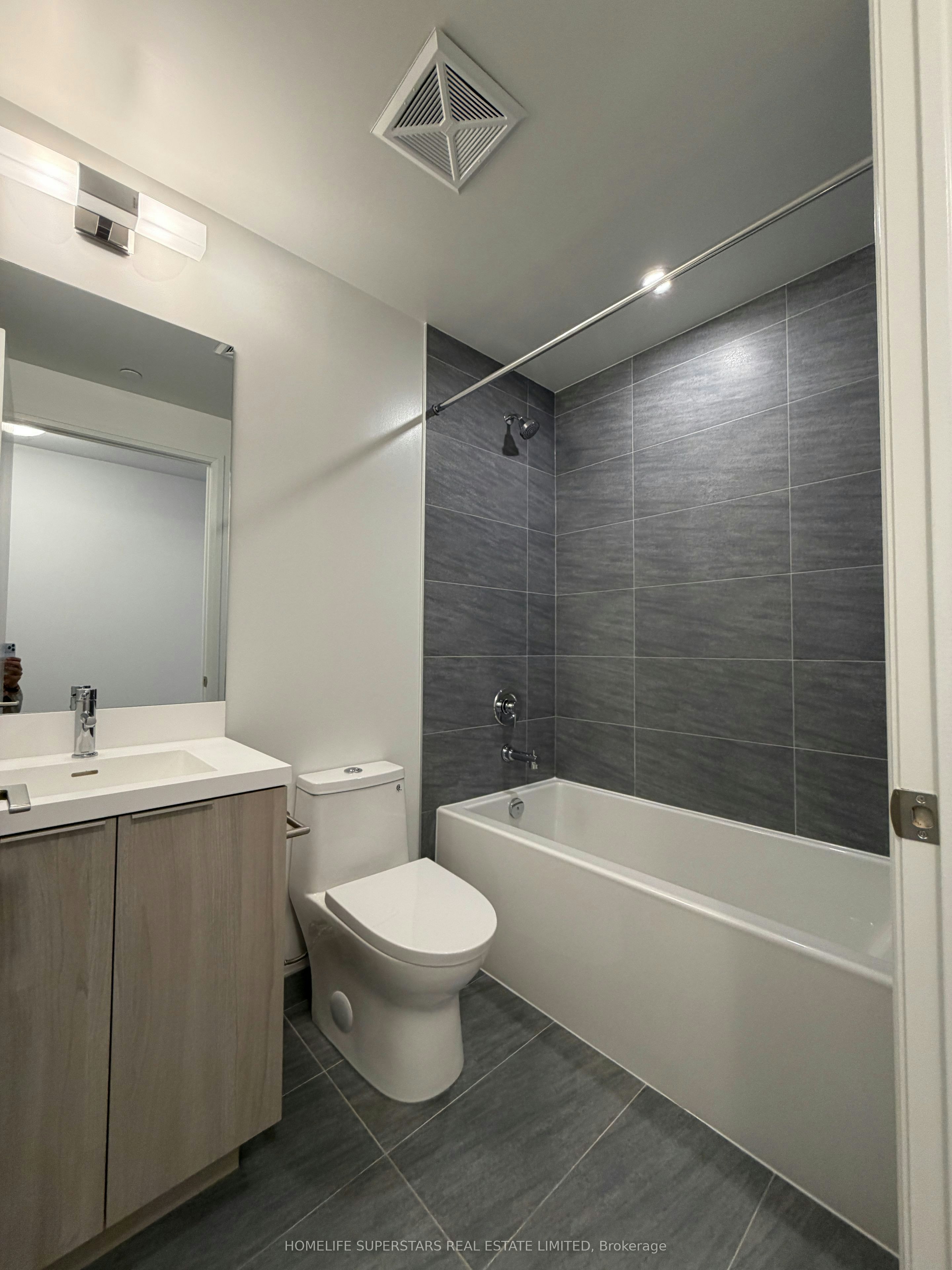 2202-400 King Street, Toronto, ON, M5V 1K2 - 2