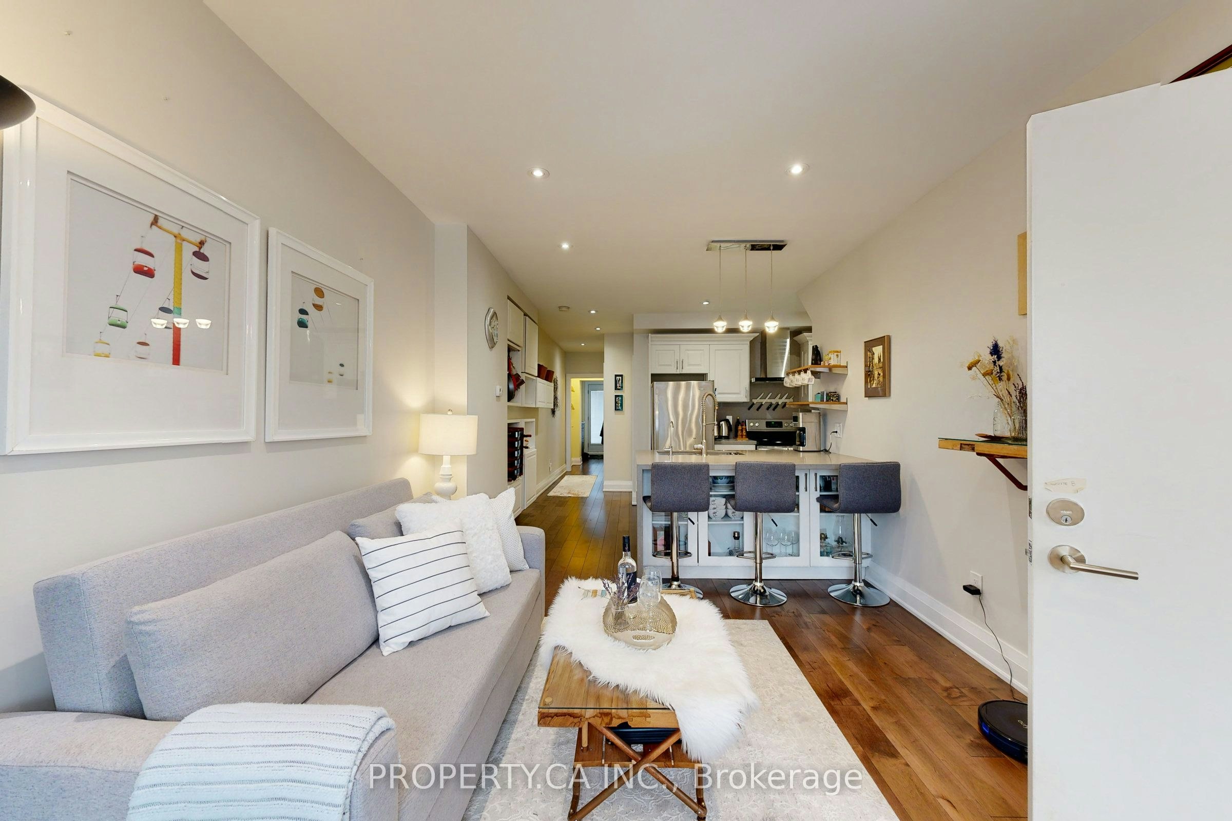 Main-635 Christie Street, Toronto, ON, M6G 3E6