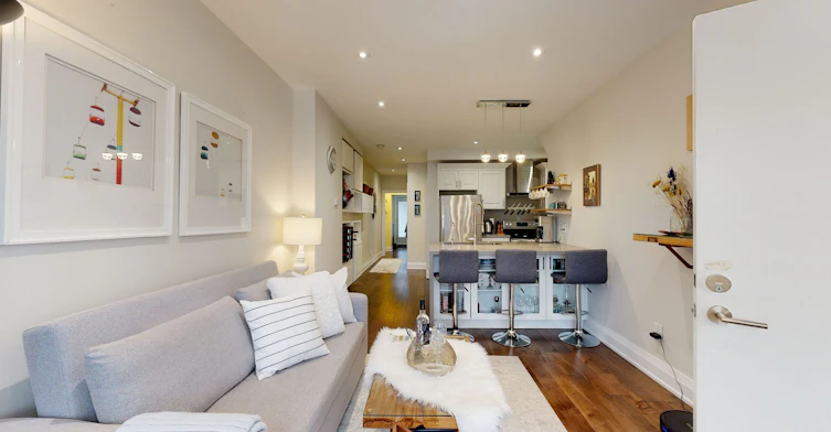 Main-635 Christie Street, Toronto, ON, M6G 3E6