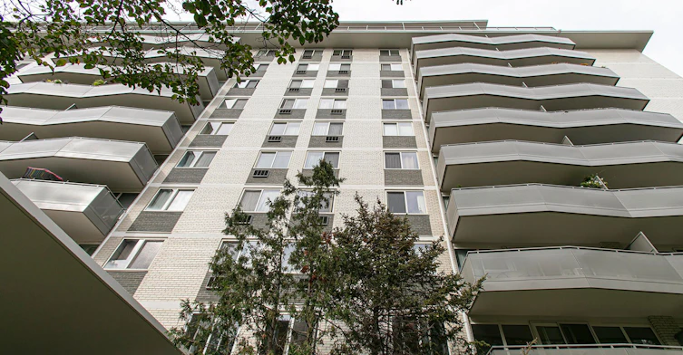 201-10 Shallmar Boulevard, Toronto, ON, M5N 1J4 - 3