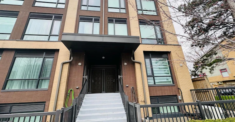 321-639 Lawrence Avenue W, Toronto, ON, M6A 1A9