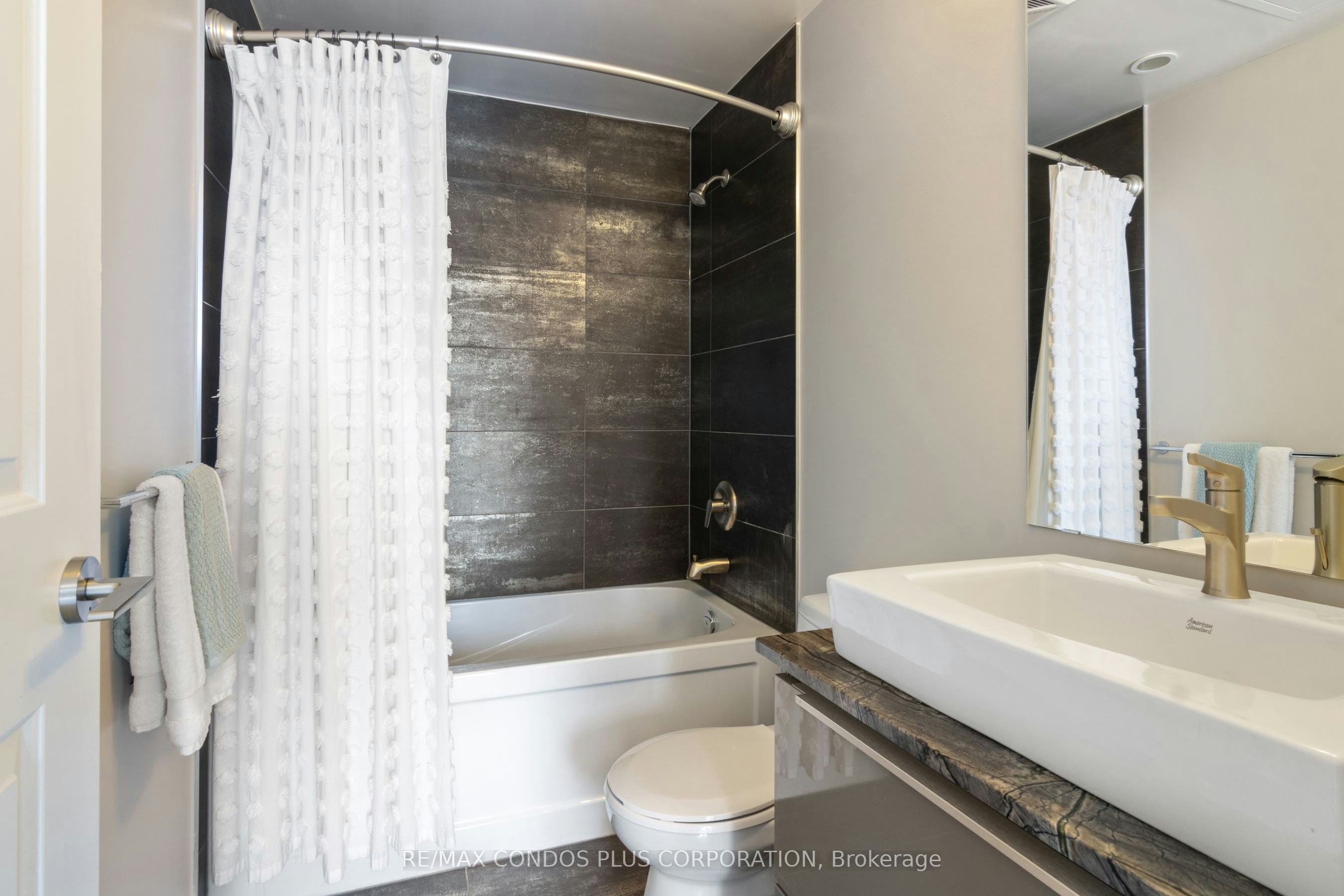 2702-1 The Esplanade N/A, Toronto, ON, M5E 0A8 - 11