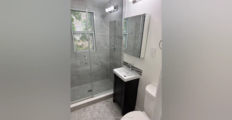 16-915 St Clair Avenue W, Toronto, ON, M6C 1C7 - 8