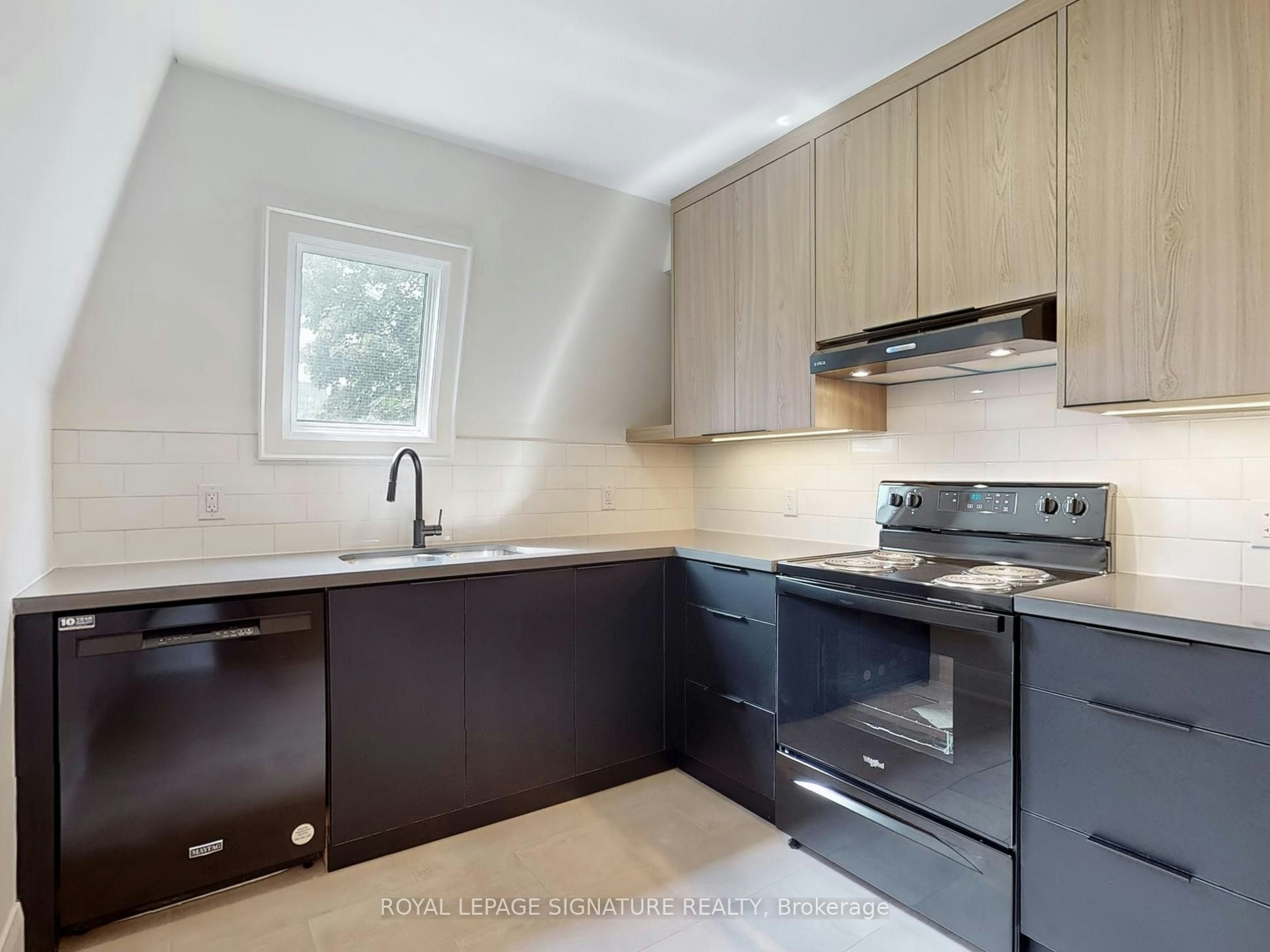 2-28 Beaconsfield Avenue, Toronto, ON, M6J 3H9 - 4
