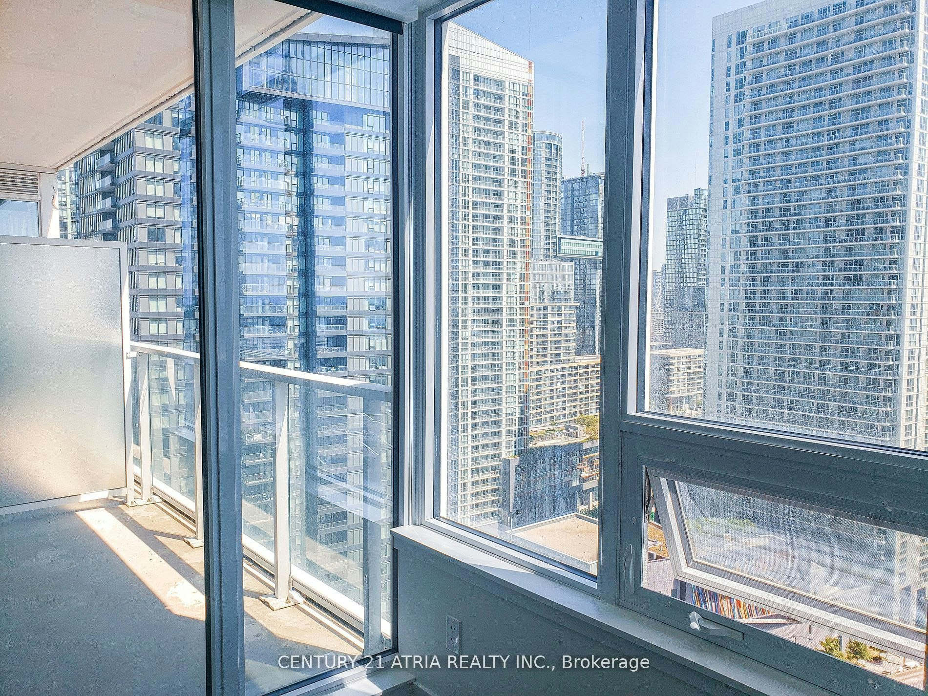 2610-19 Bathurst Street, Toronto, ON, M5V 0N2 - 4