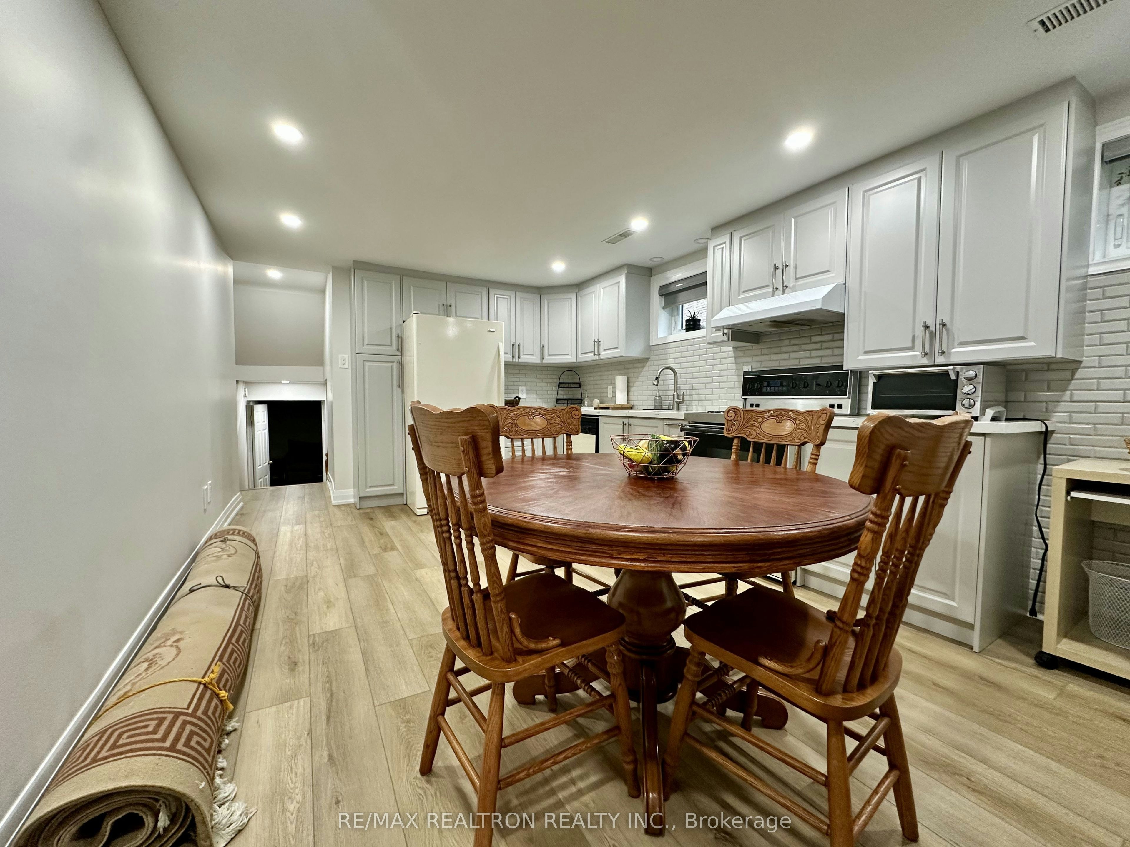 237 Shawnee Circle, Toronto, ON, M2H 2Y3 - 5