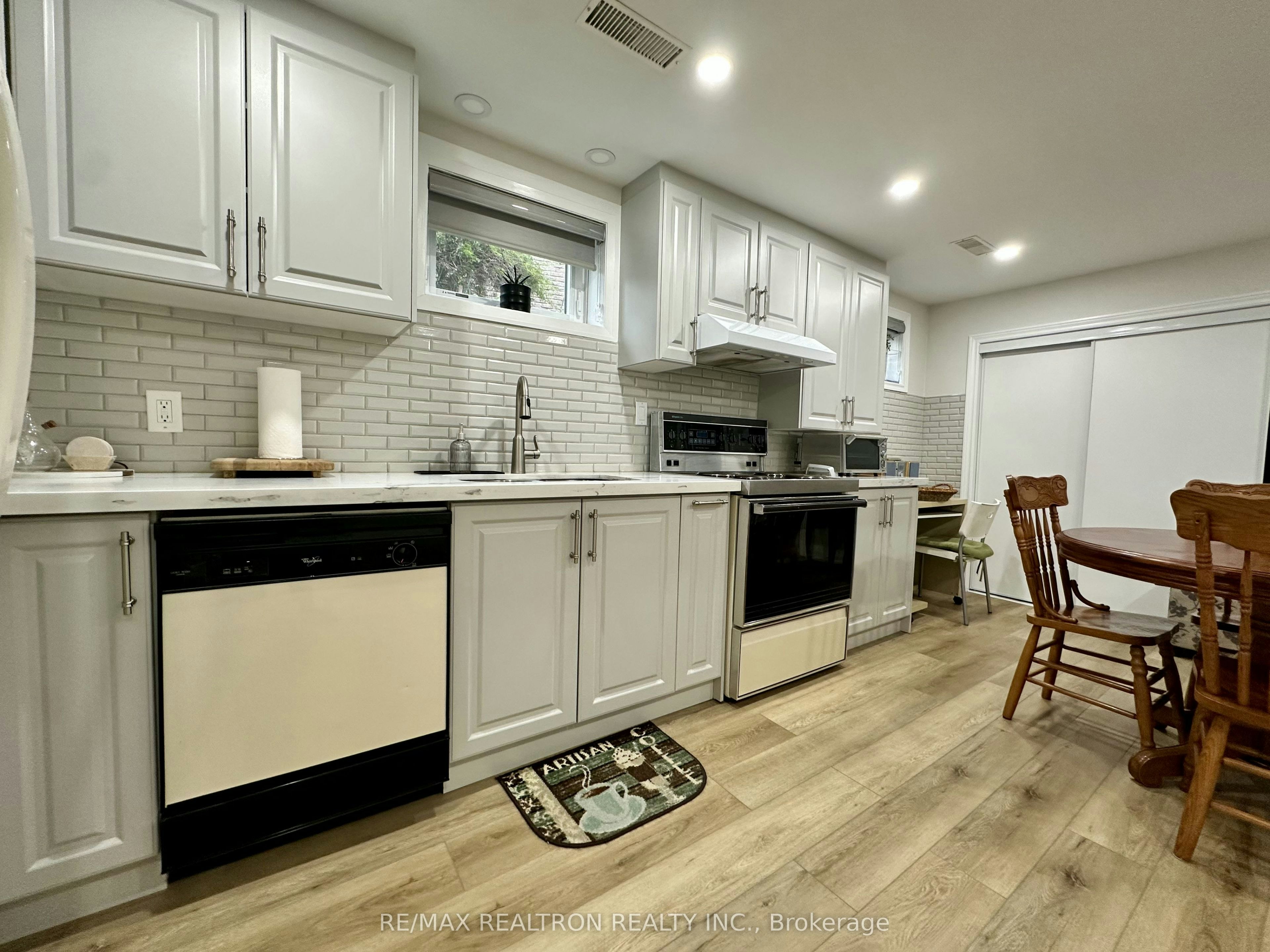 237 Shawnee Circle, Toronto, ON, M2H 2Y3 - 4