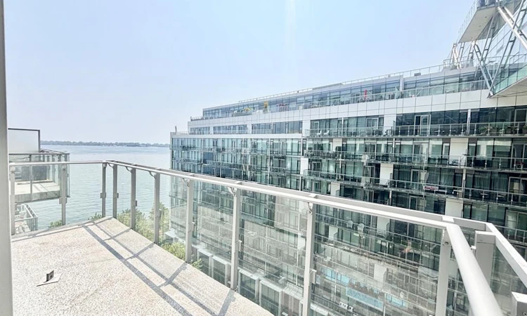 1029-39 Queens Quay E