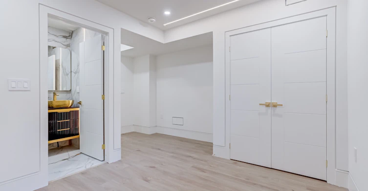 The Bellagio-23 Coulson Avenue, Toronto, ON, M4V 1Y3 - 13