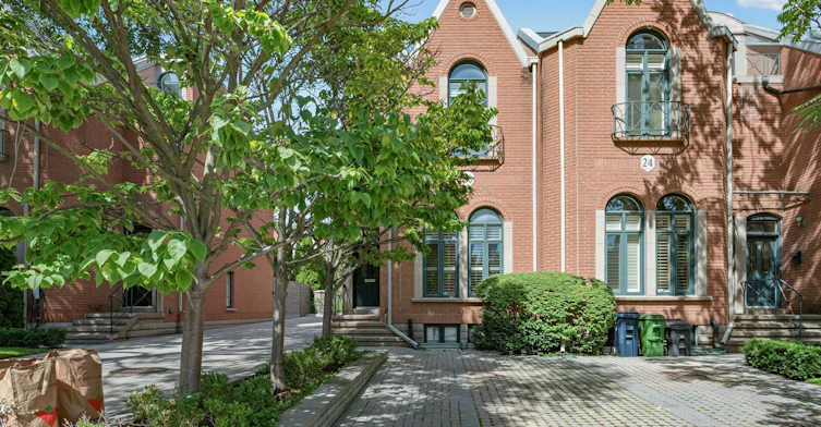 26 Marlborough Avenue, Toronto, ON, M5R 1X6