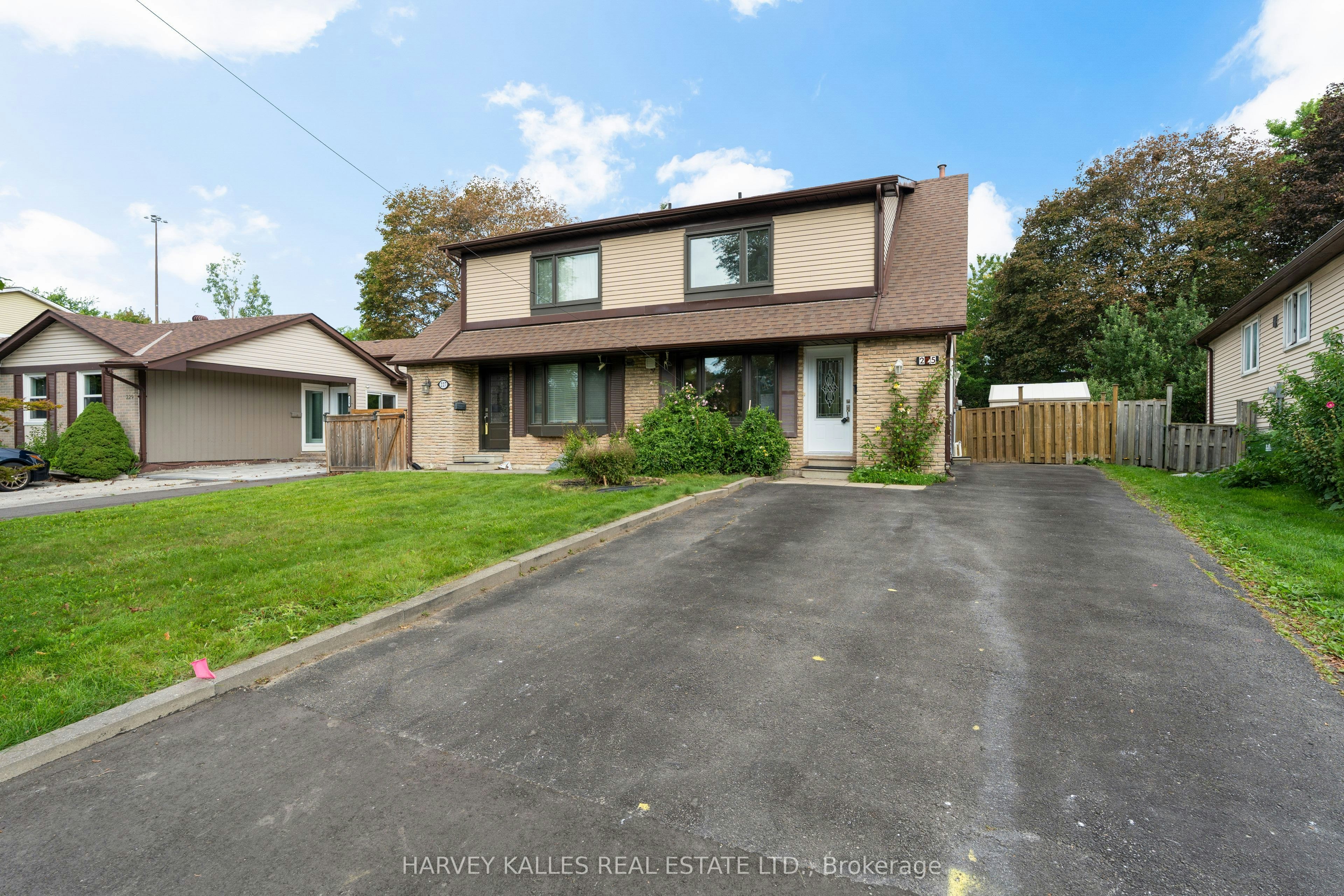 225 Hollyberry Trail, Toronto, ON, M2H 2P3