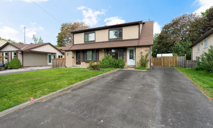 225 Hollyberry Trail