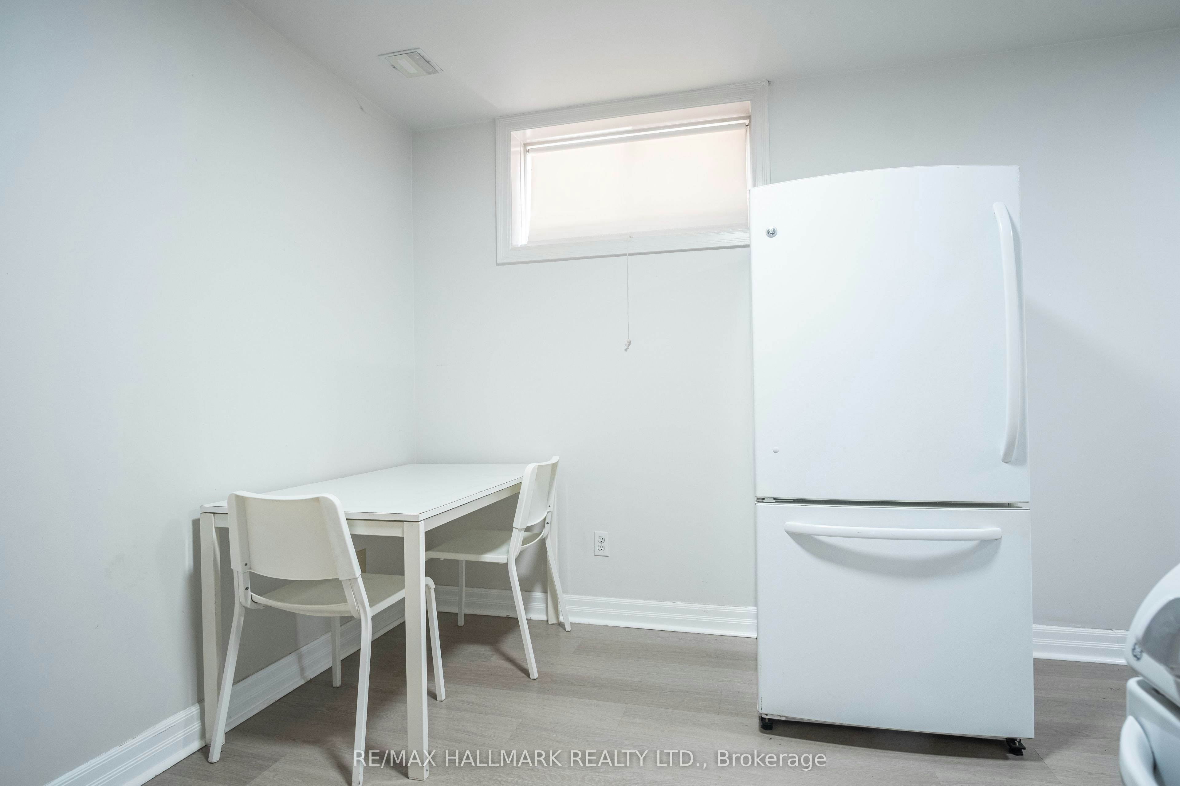 Basement-116 Regina Avenue, Toronto, ON, M6A 1R7 - 9