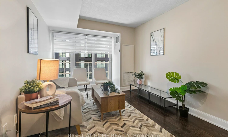 2804-2181 Yonge Street