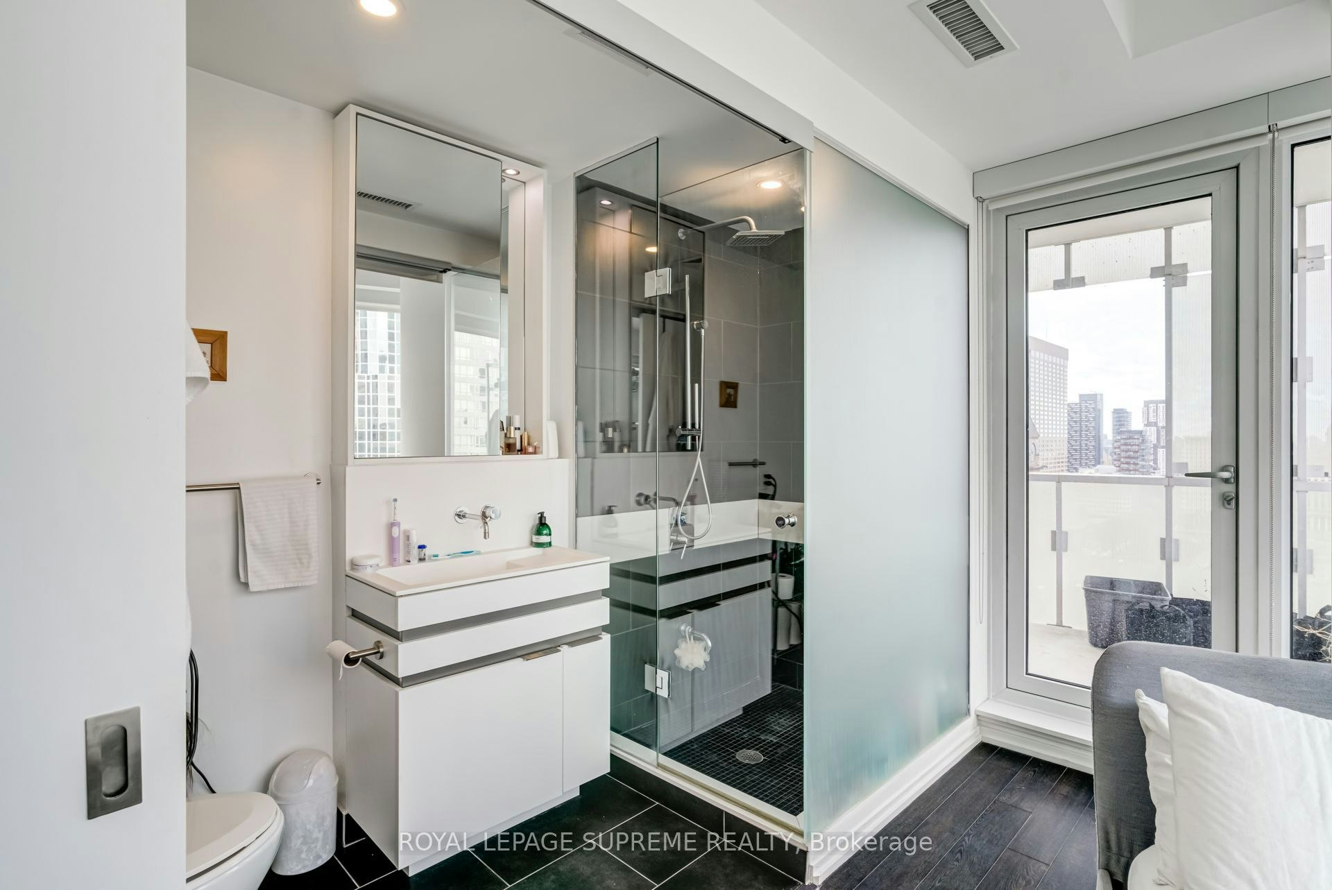 2112-197 Yonge Street, Toronto, ON, M5B 1M4 - 23