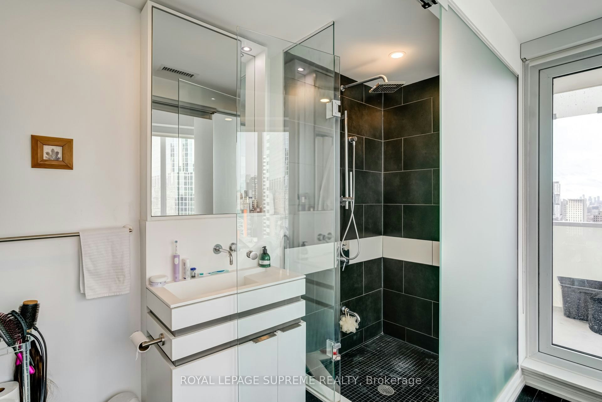 2112-197 Yonge Street, Toronto, ON, M5B 1M4 - 24