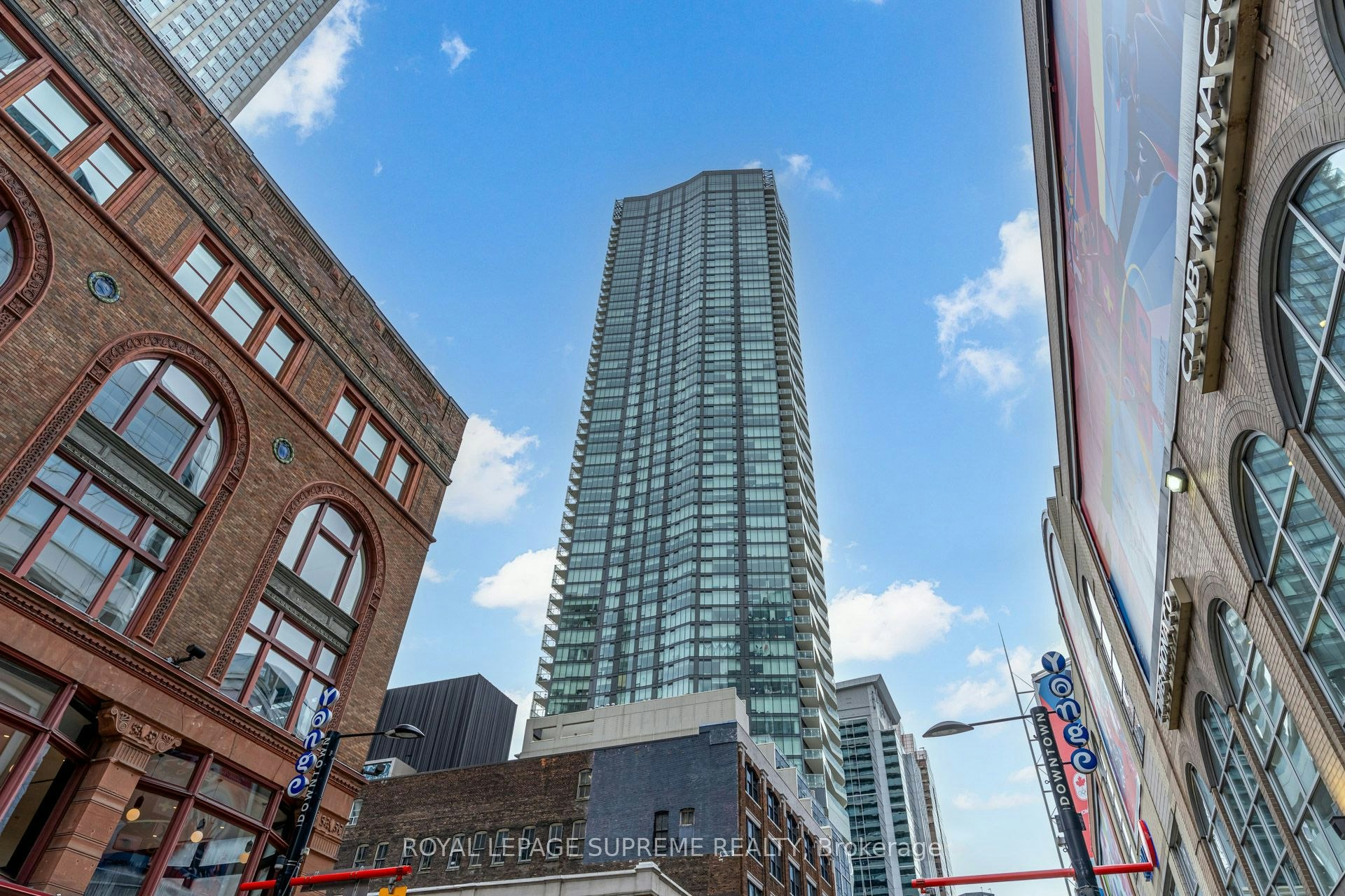 2112-197 Yonge Street, Toronto, ON, M5B 1M4 - 2