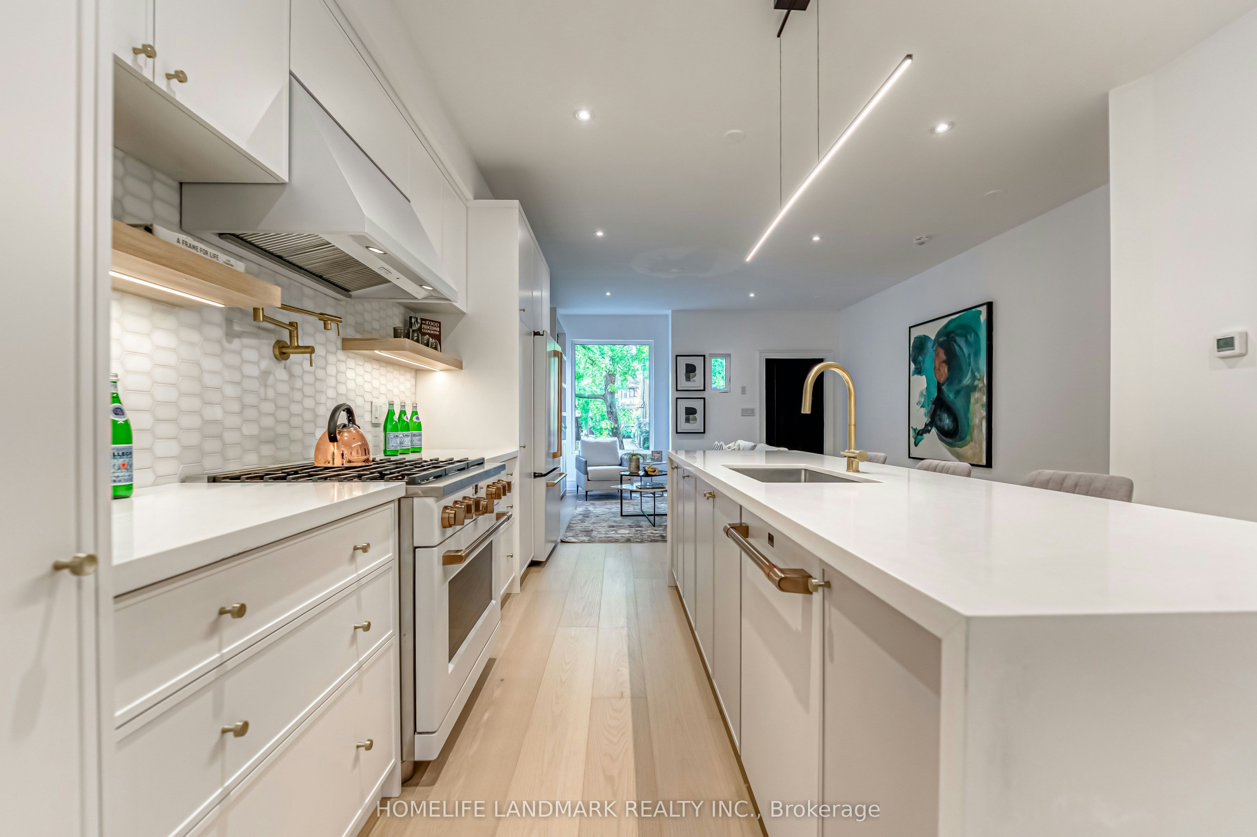 195 Albany Avenue, Toronto, ON, M5R 3C7 - 6