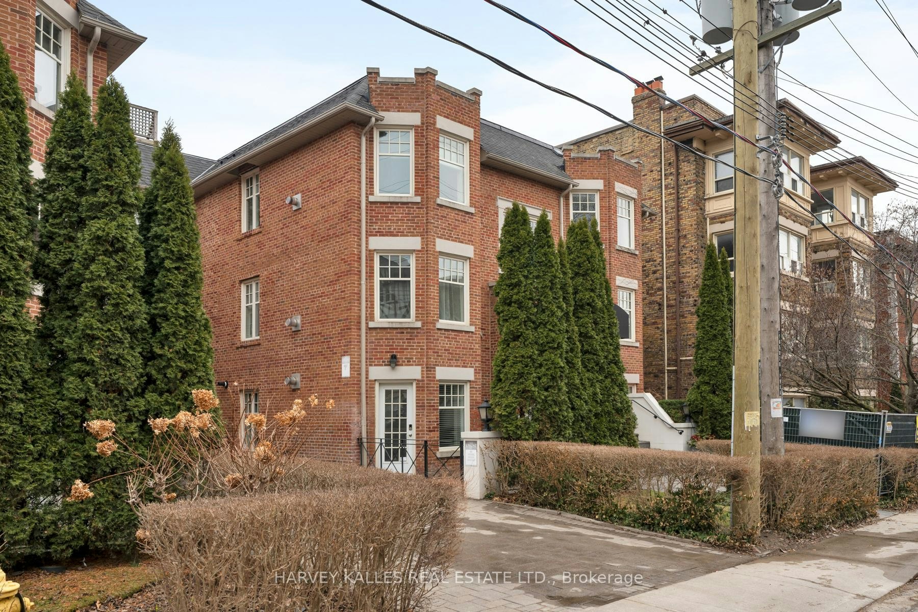 2D-319 Lonsdale Road N, Toronto, ON, M4X 1X3
