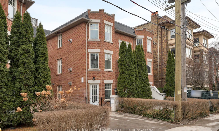 2D-319 Lonsdale Road N