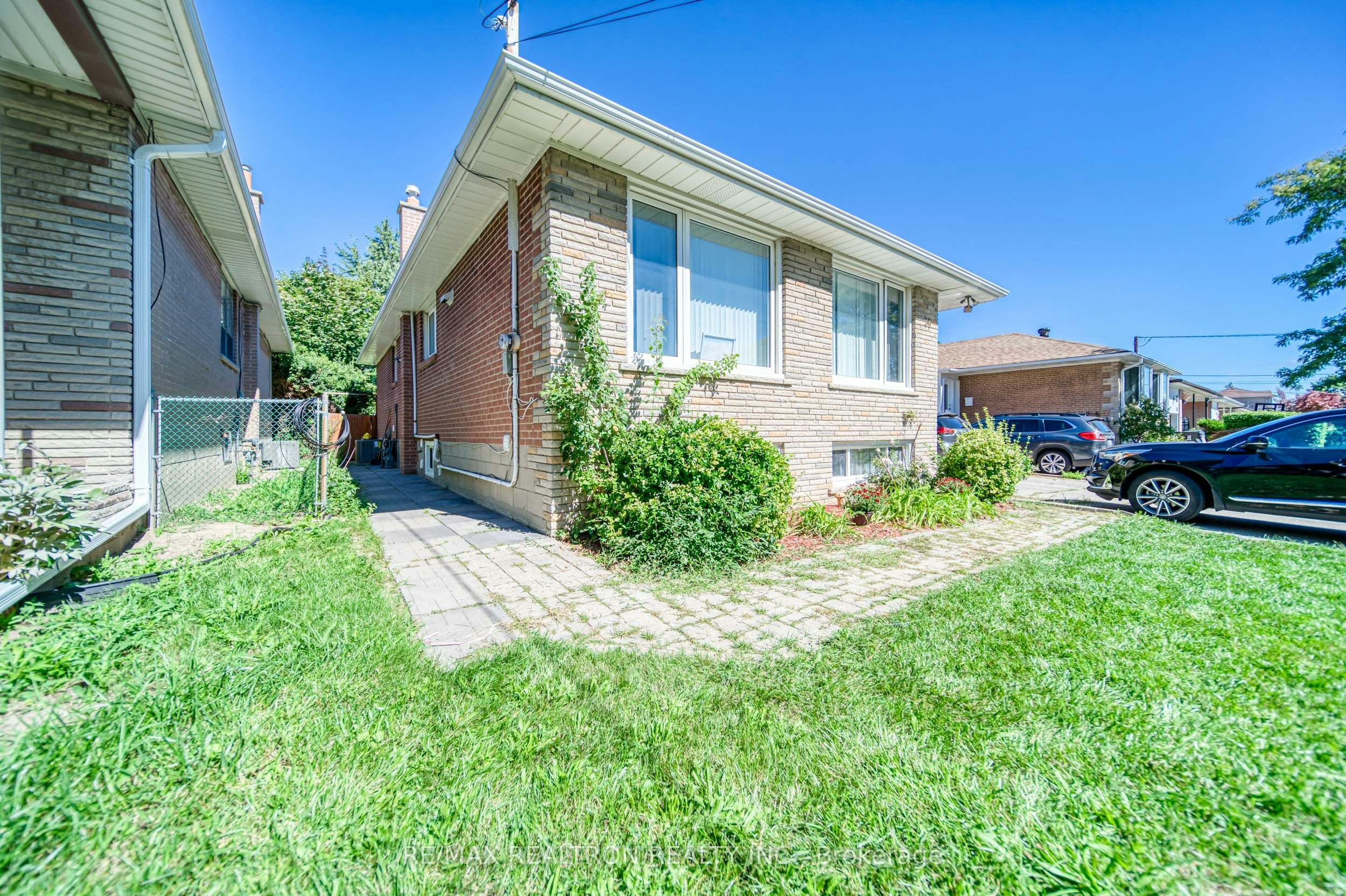 Unit #1-36 Beaver Valley Road, Toronto, ON, M3H 4S1