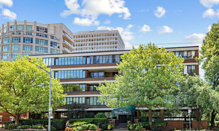 404-349 St. Clair Avenue W