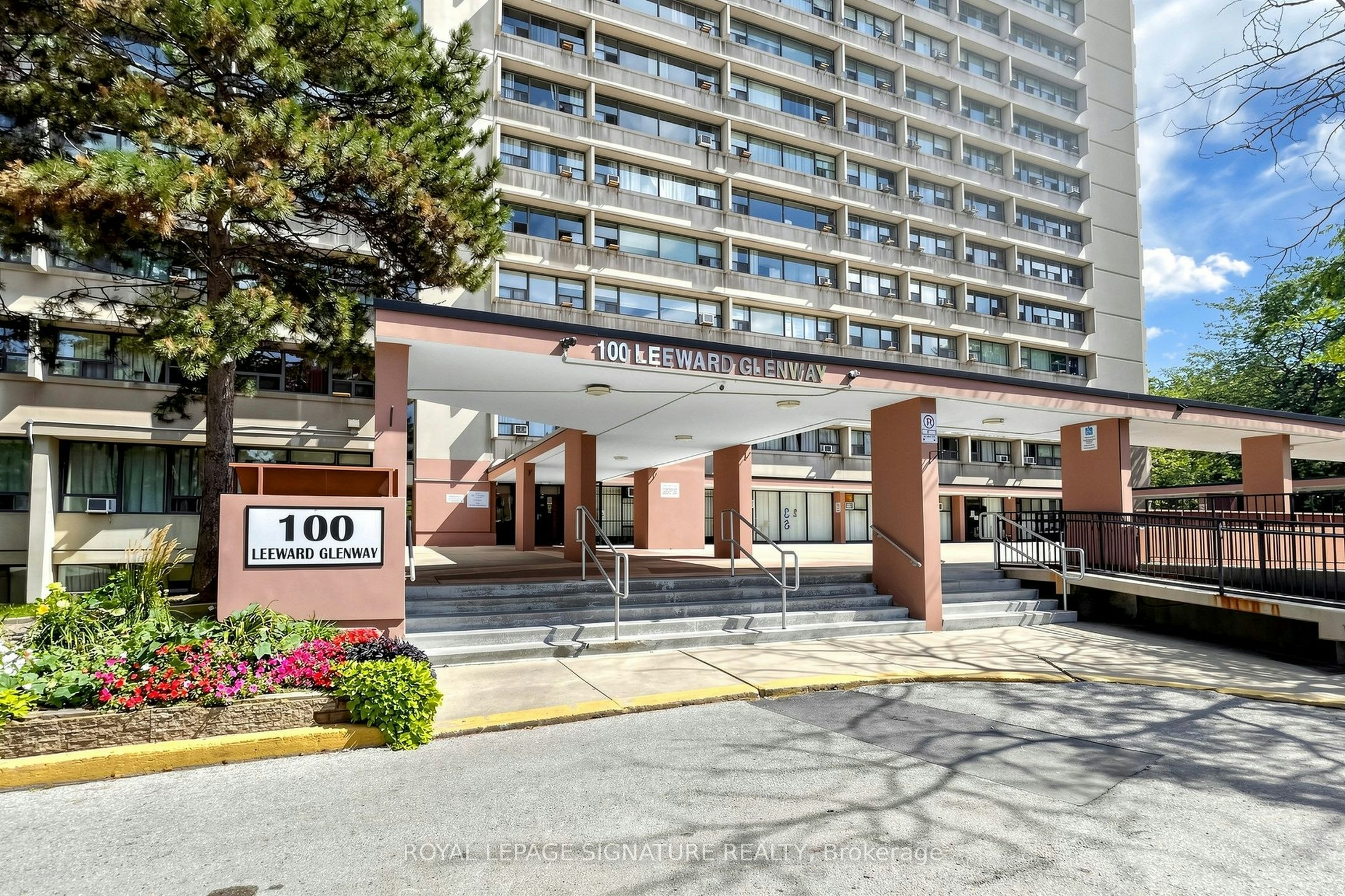 411-100 Leeward Glenway, Toronto, ON, M3C 2Z1