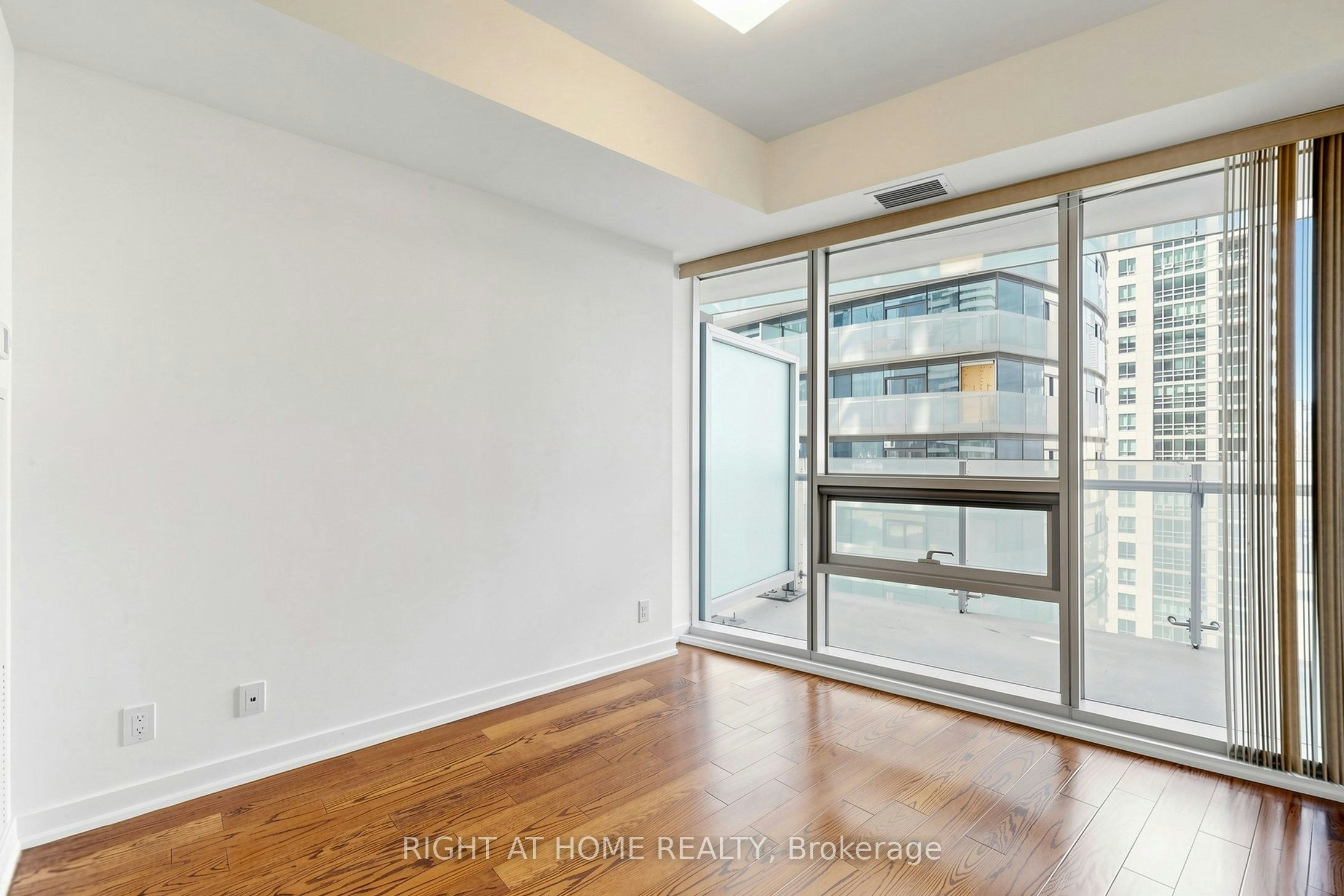 2006-14 York Street, Toronto, ON, M5J 0B1 - 17