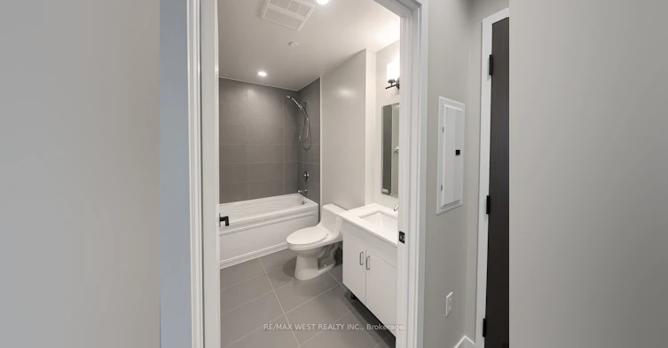 909-426 University Avenue, Toronto, ON, M5G 1S9 - 4
