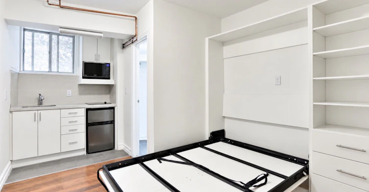 19-915 St Clair Avenue W, Toronto, ON, M6C 1C7 - 2
