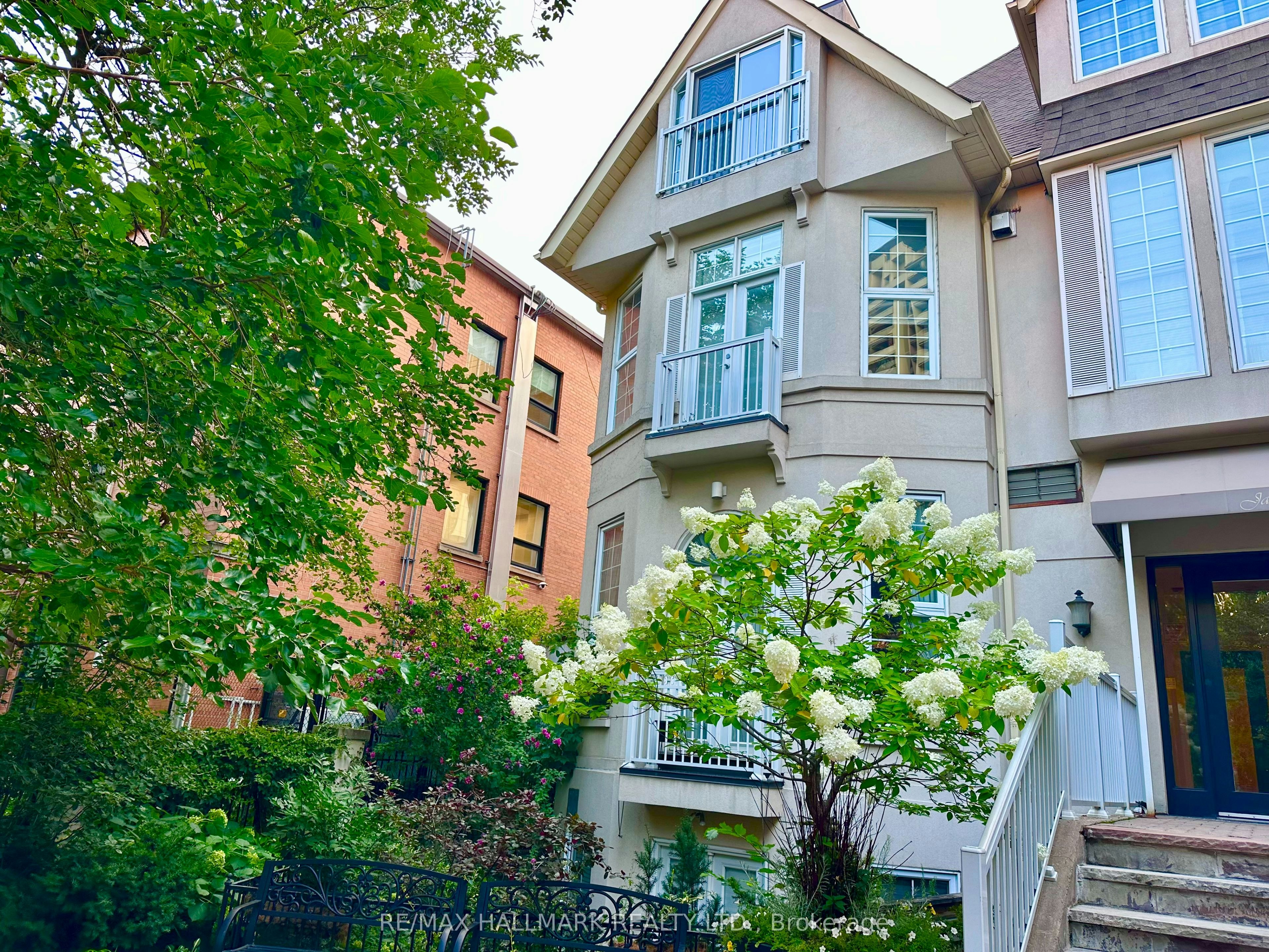 Gt9-539 Jarvis Street, Toronto, ON, M4Y 2H7