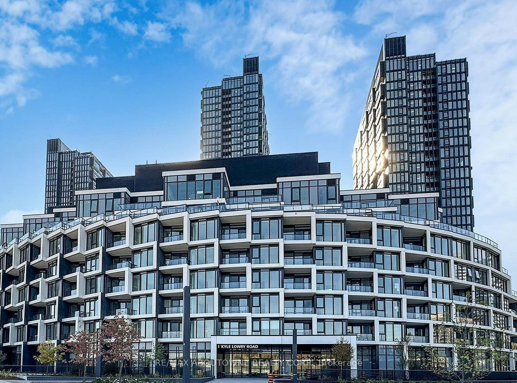 417-1 Kyle Lowry Road, Toronto, ON, M3C 0S6