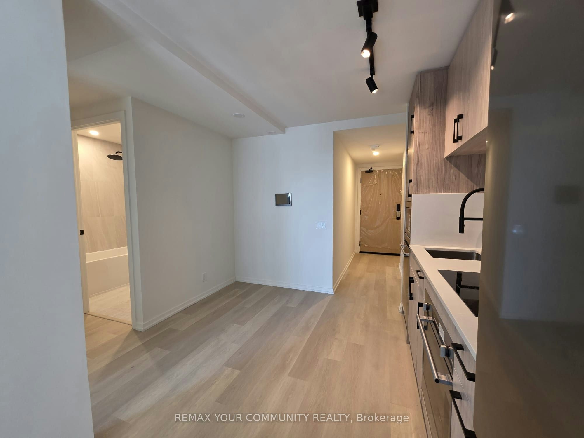 1012-109 Erskine Avenue, Toronto, ON, M4P 0G6 - 9