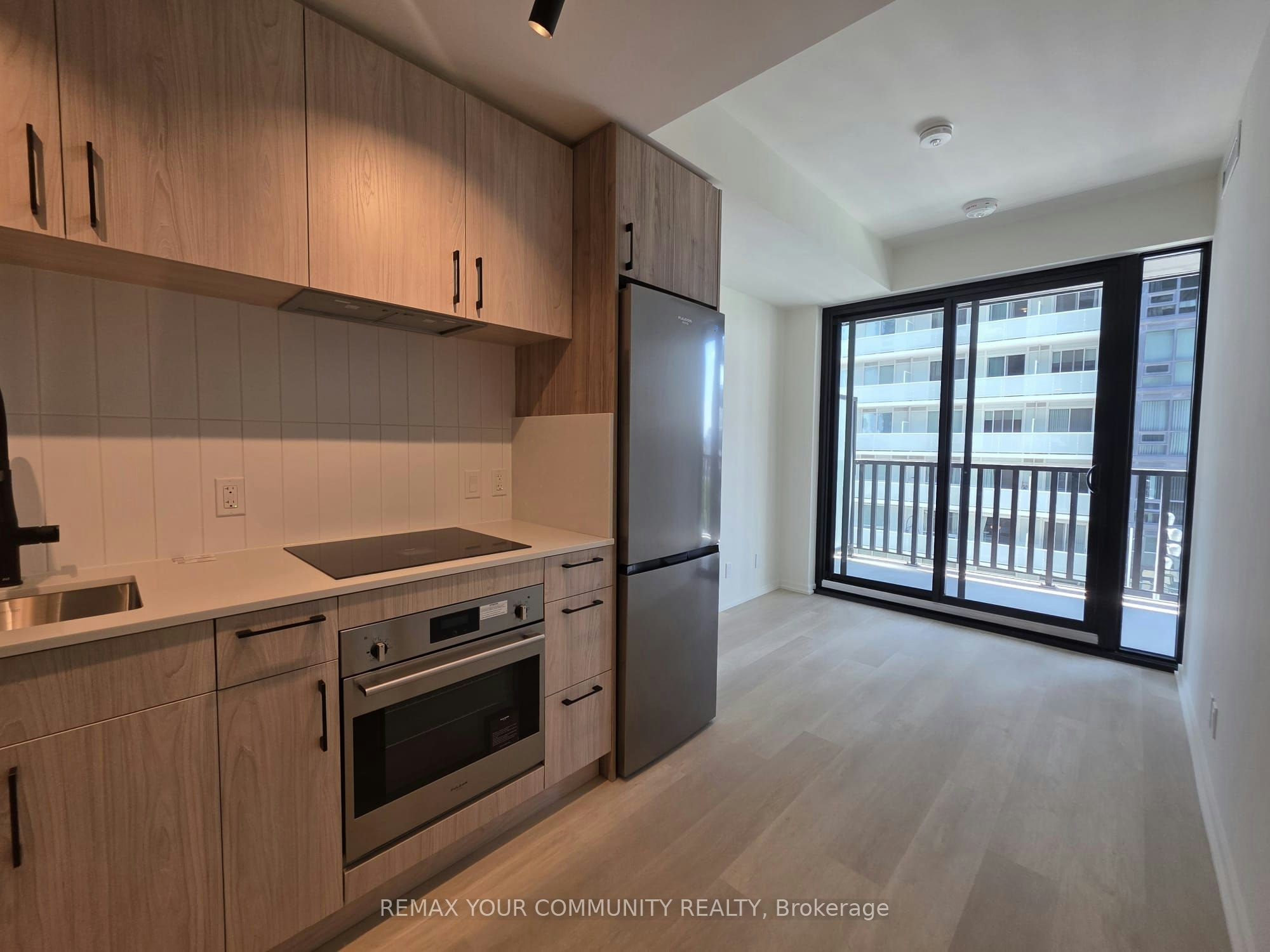 1012-109 Erskine Avenue, Toronto, ON, M4P 0G6 - 8