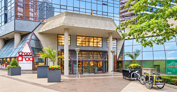 402-1001 Bay Street, Toronto, ON, M5S 3A6 - 3