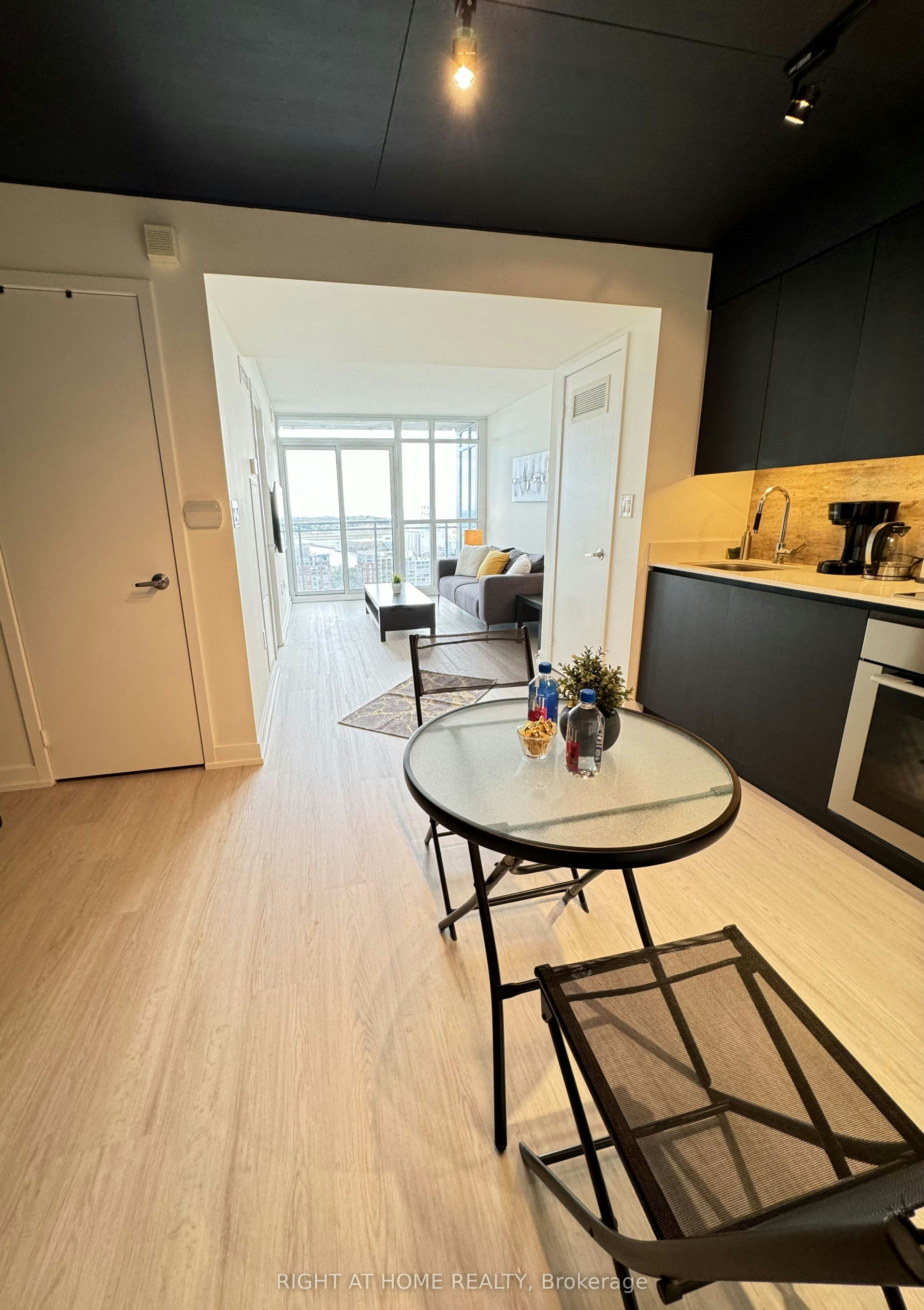 2107-15 Iceboat Terrace, Toronto, ON, M5V 4A5 - 8
