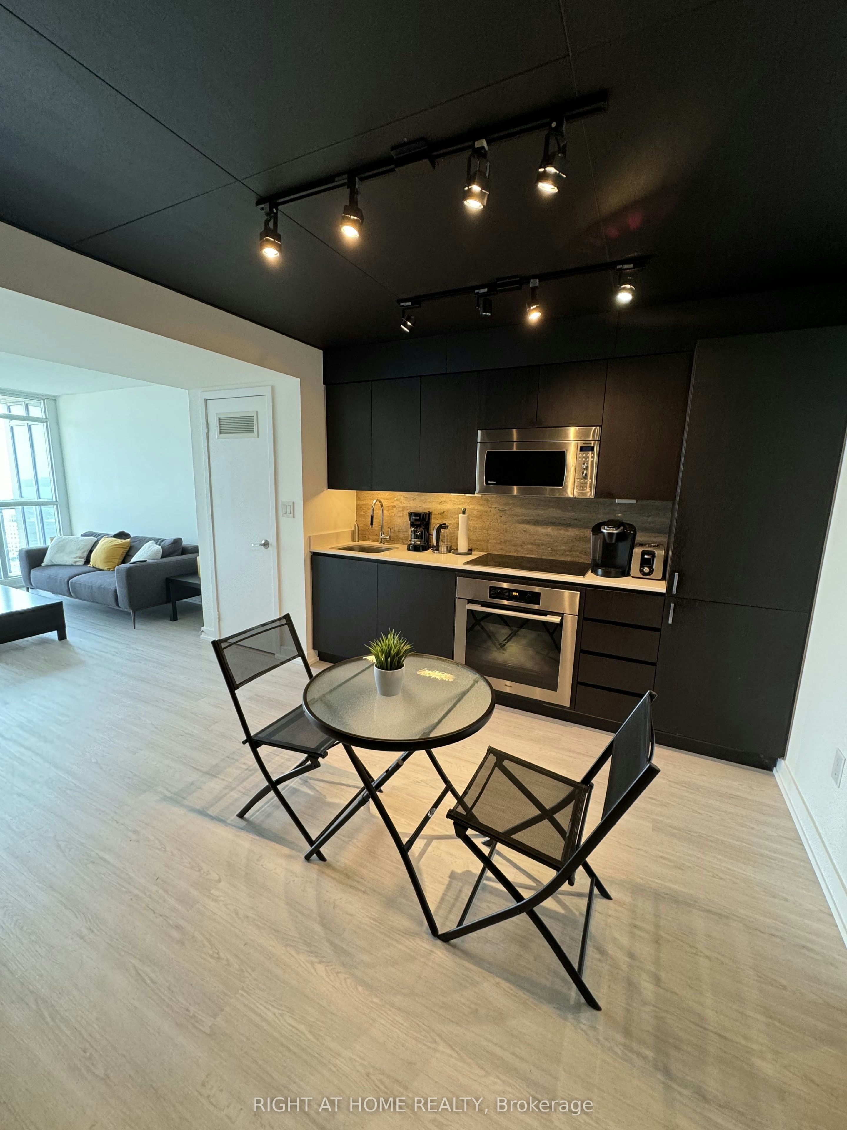 2107-15 Iceboat Terrace, Toronto, ON, M5V 4A5 - 7