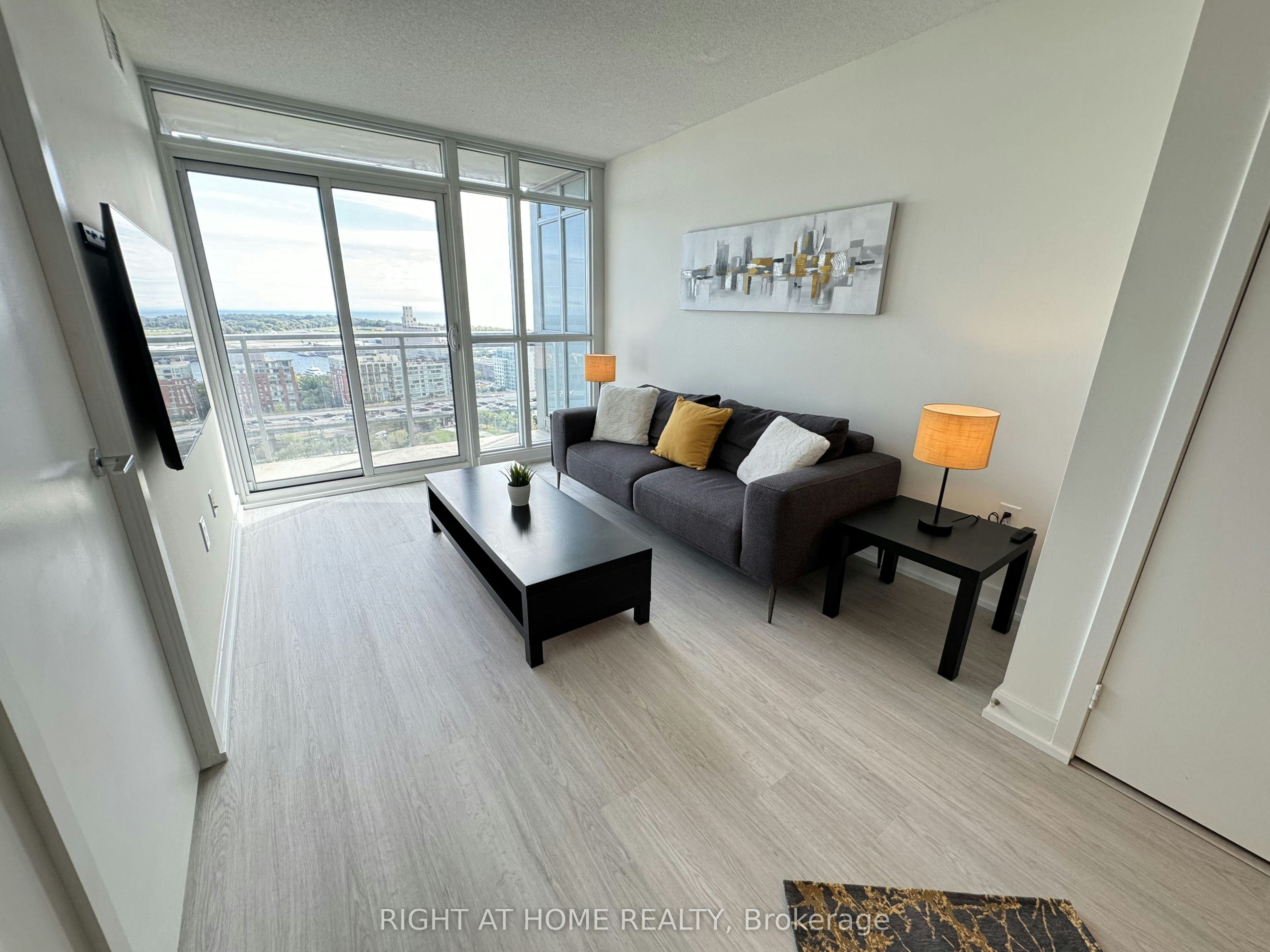 2107-15 Iceboat Terrace, Toronto, ON, M5V 4A5 - 2