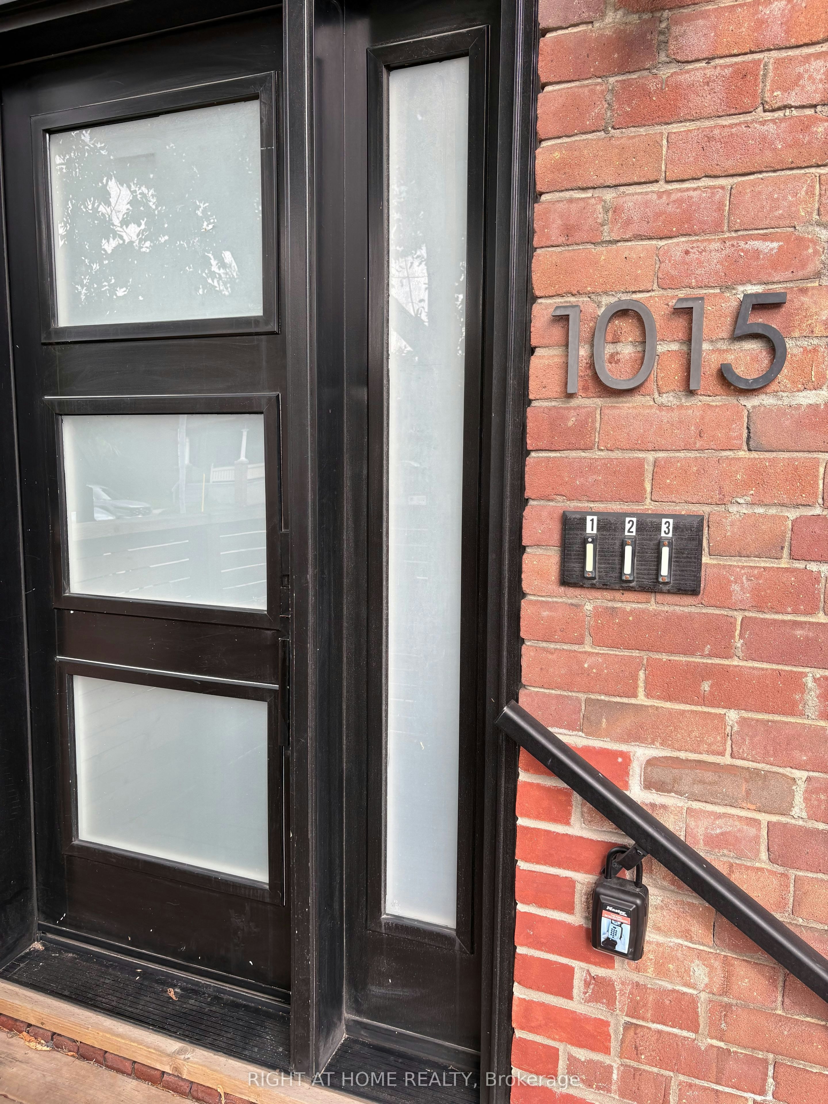 2-1015 Bathurst Street, Toronto, ON, M5R 3G8 - 2