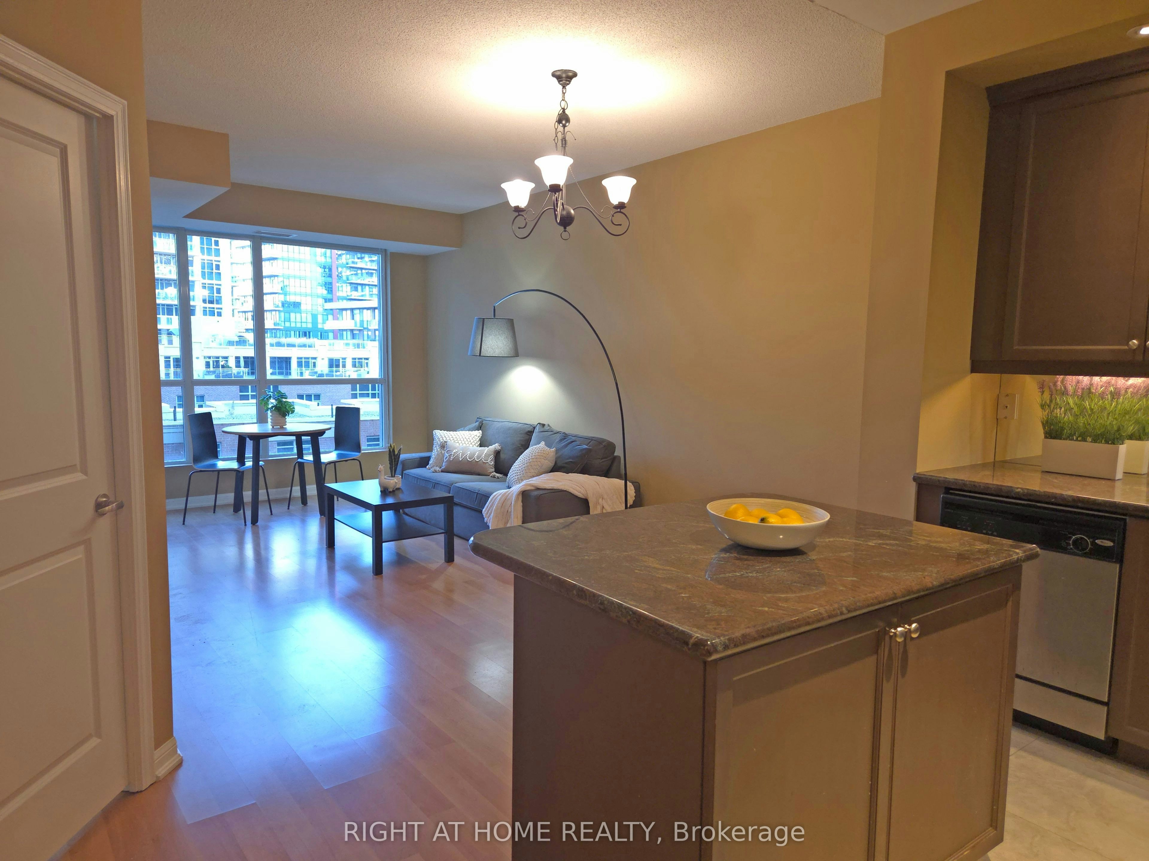 518-628 Fleet Street, Toronto, ON, M5V 1A8 - 5