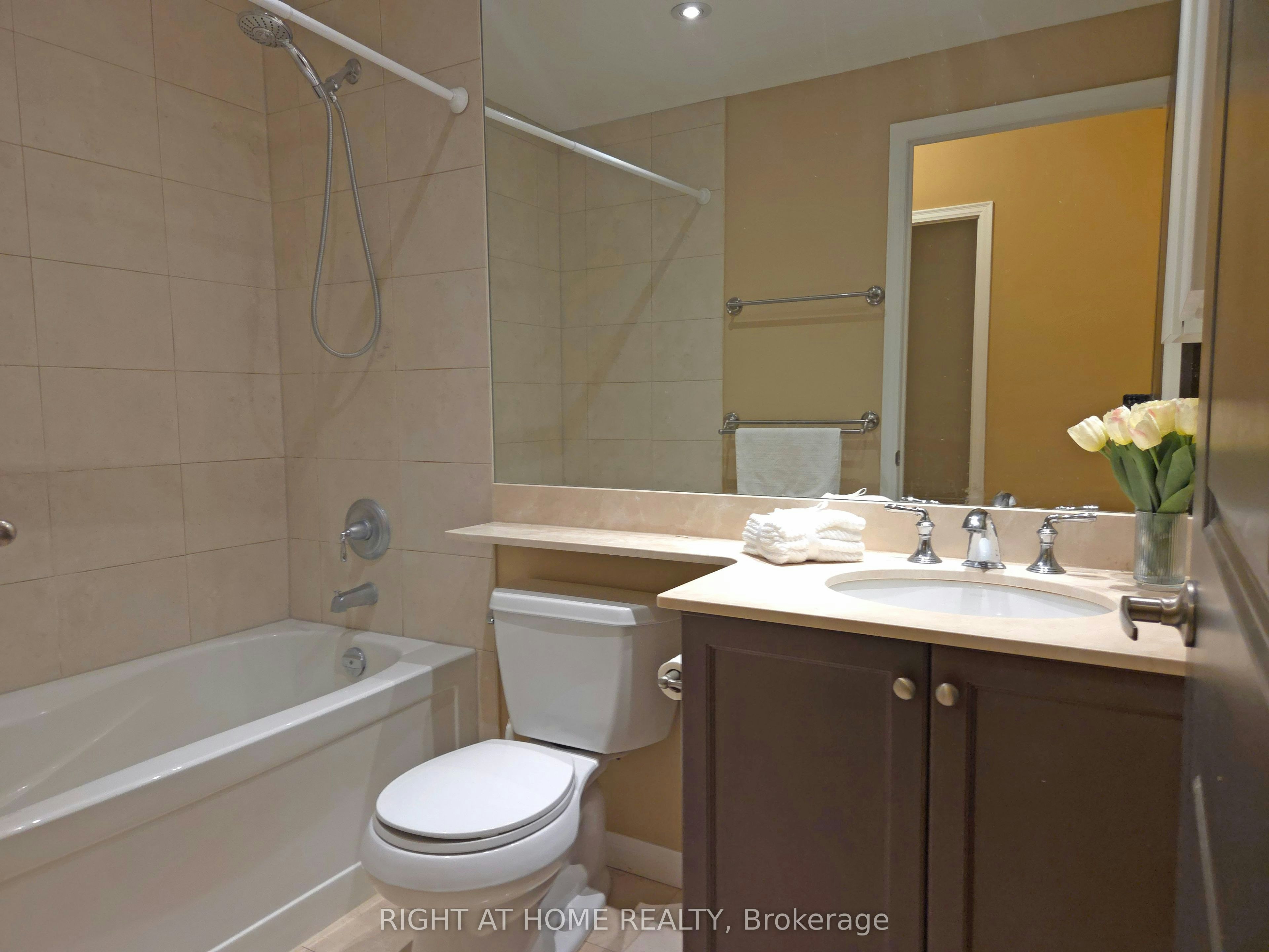 518-628 Fleet Street, Toronto, ON, M5V 1A8 - 10