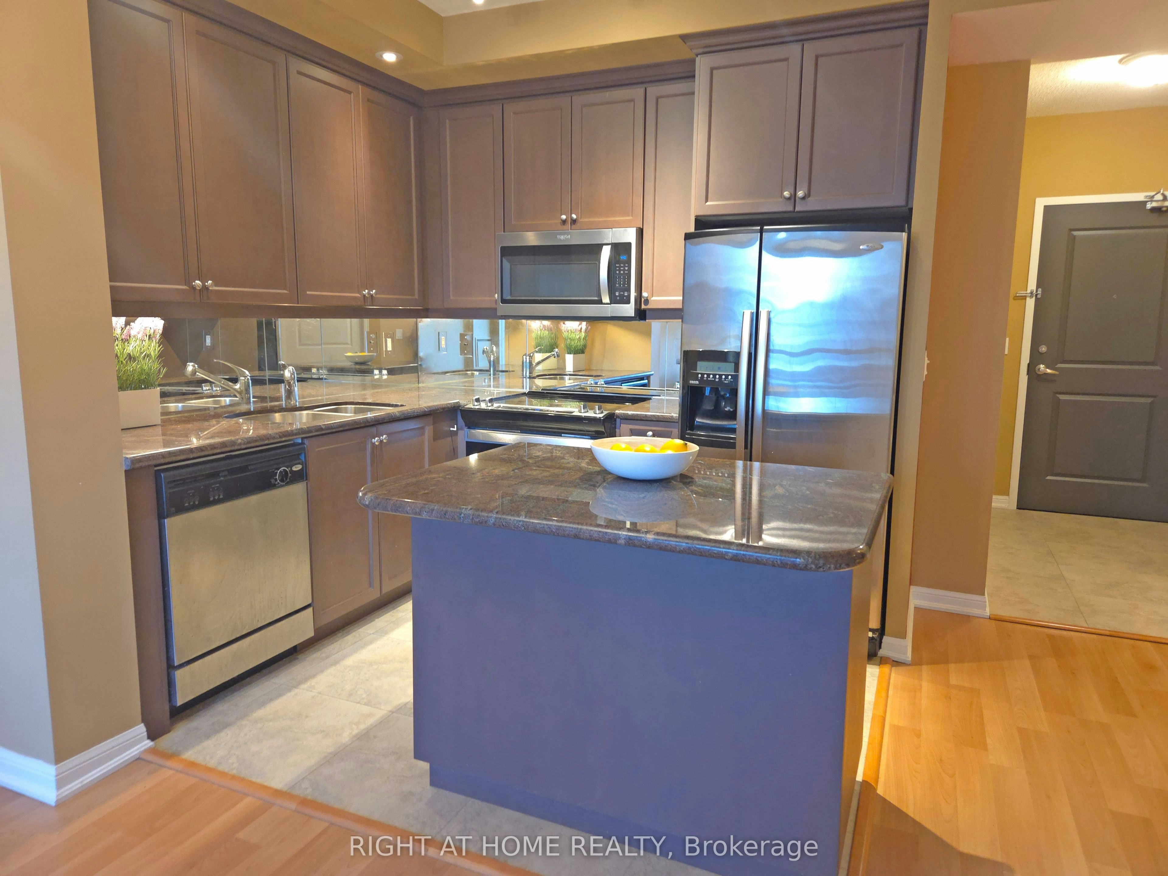 518-628 Fleet Street, Toronto, ON, M5V 1A8 - 6