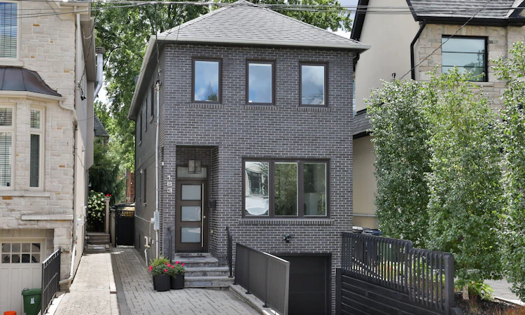 163 Roe Avenue