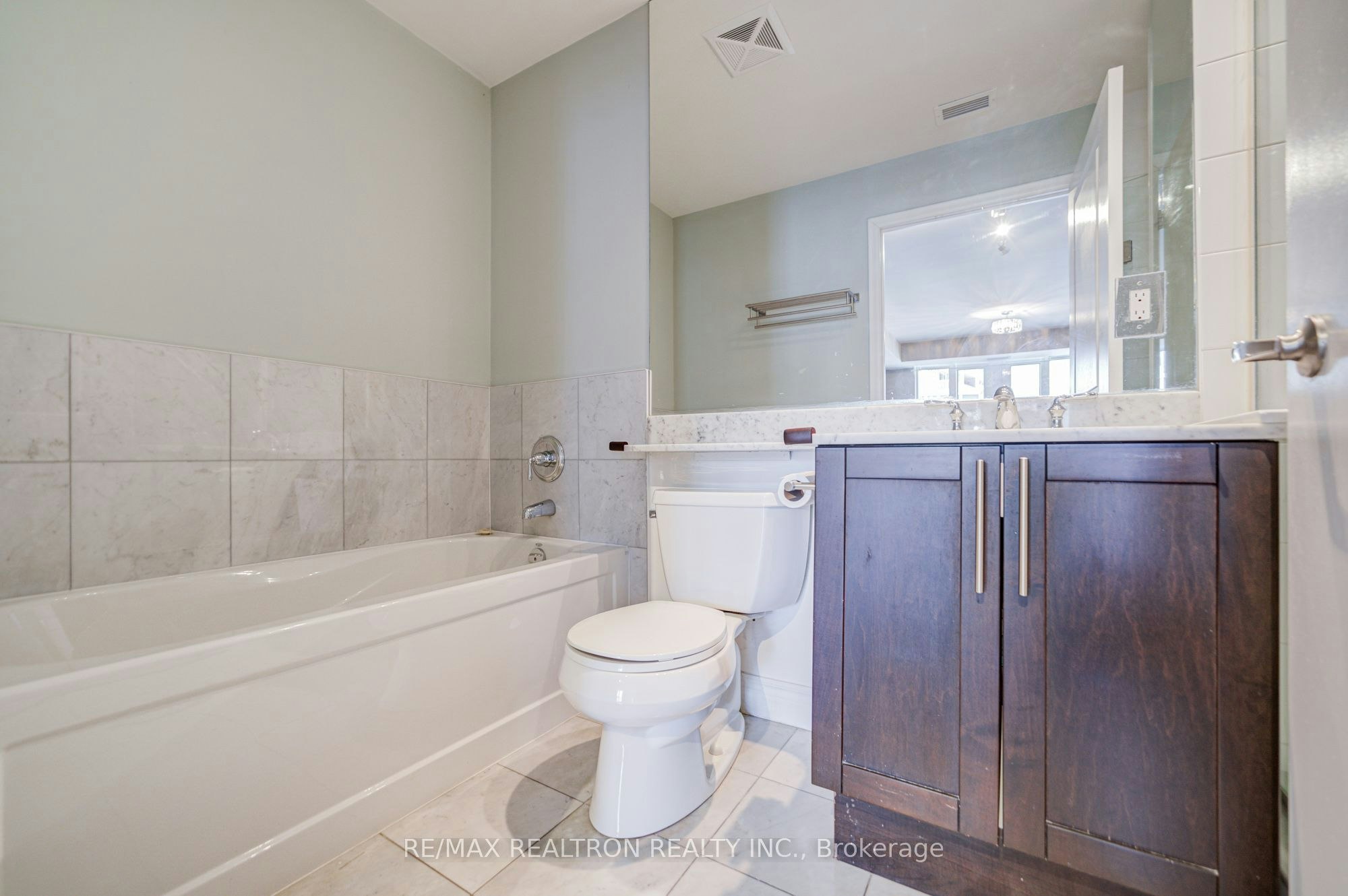 TH 1-93 Sloping Sky Mews, Toronto, ON, M5V 1P4 - 31
