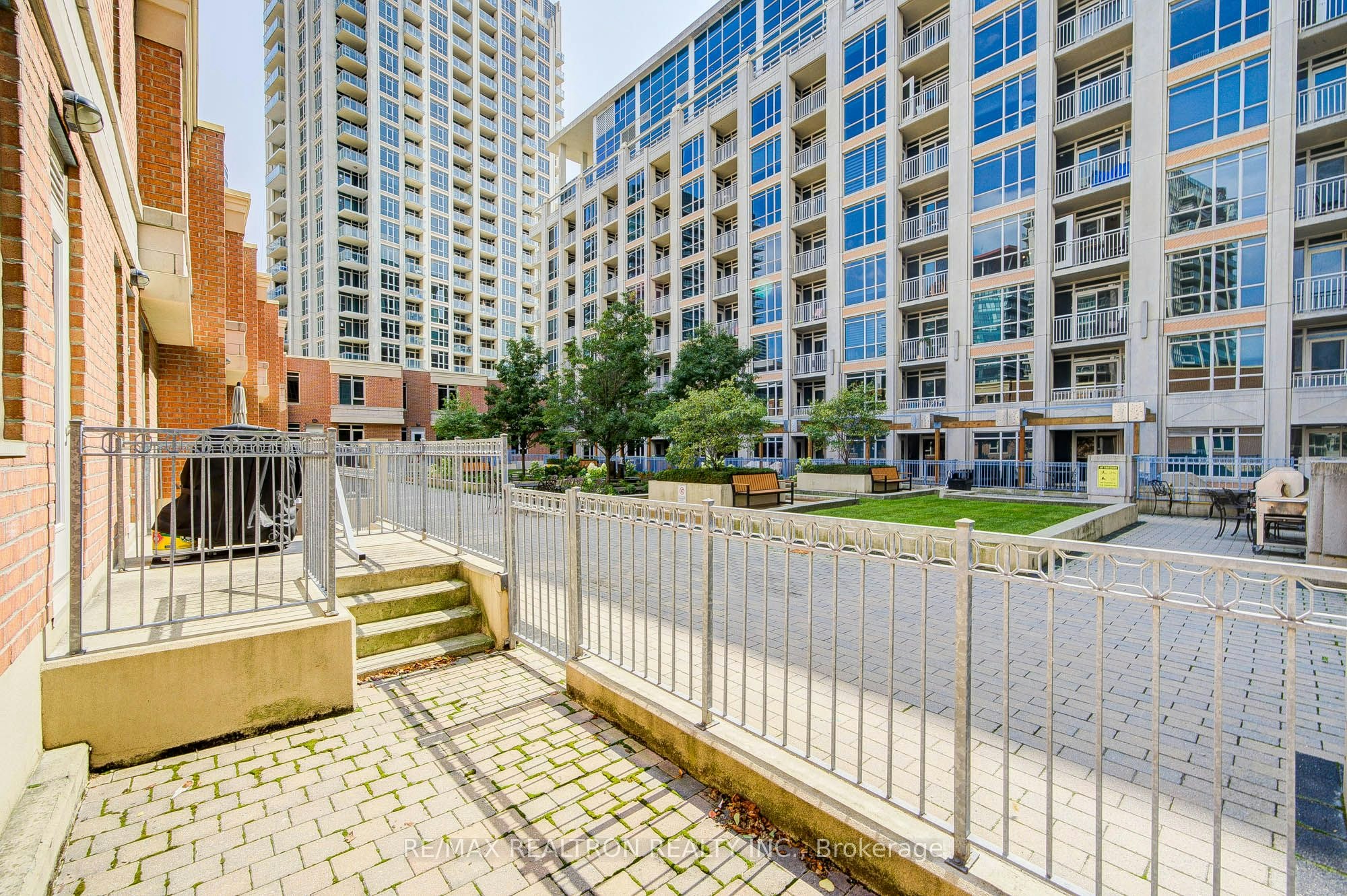 TH 1-93 Sloping Sky Mews, Toronto, ON, M5V 1P4 - 39