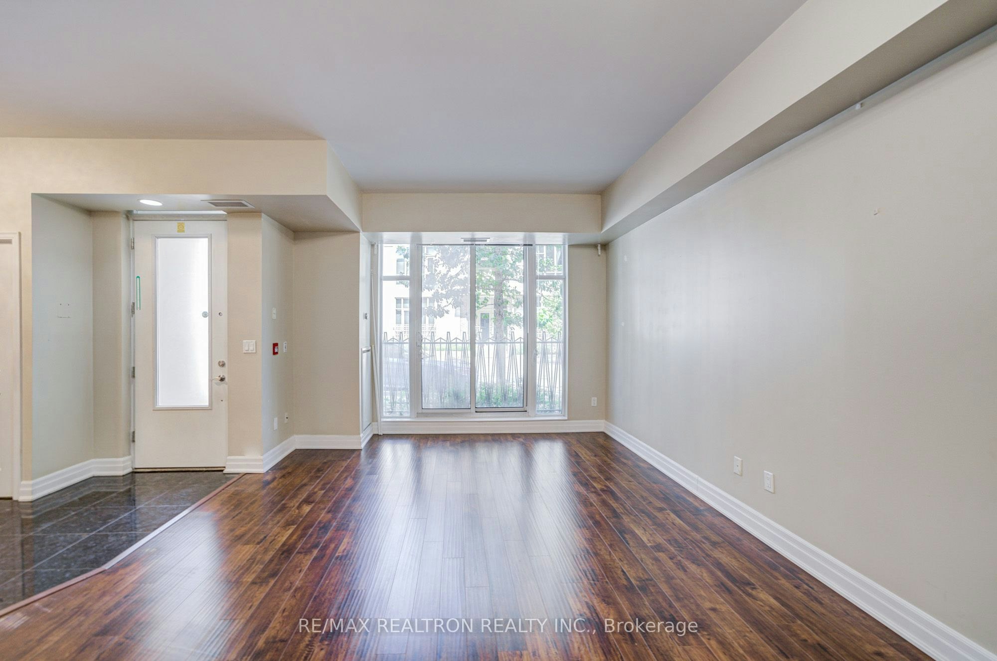 TH 1-93 Sloping Sky Mews, Toronto, ON, M5V 1P4 - 5