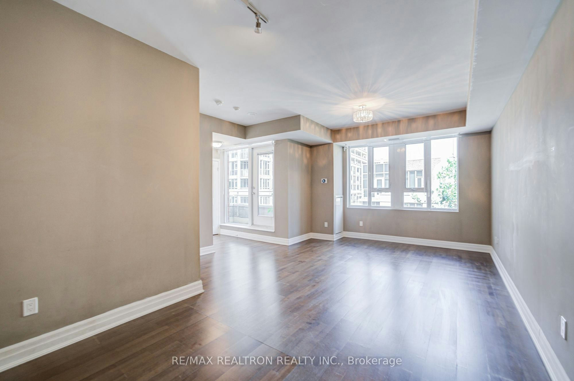 TH 1-93 Sloping Sky Mews, Toronto, ON, M5V 1P4 - 27