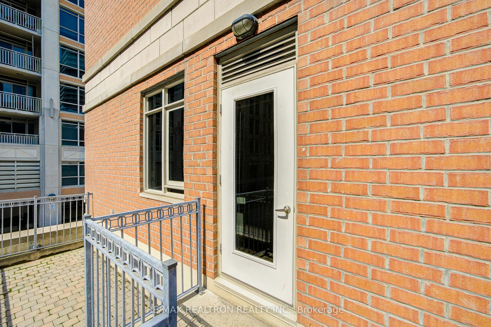 TH 1-93 Sloping Sky Mews, Toronto, ON, M5V 1P4 - 38