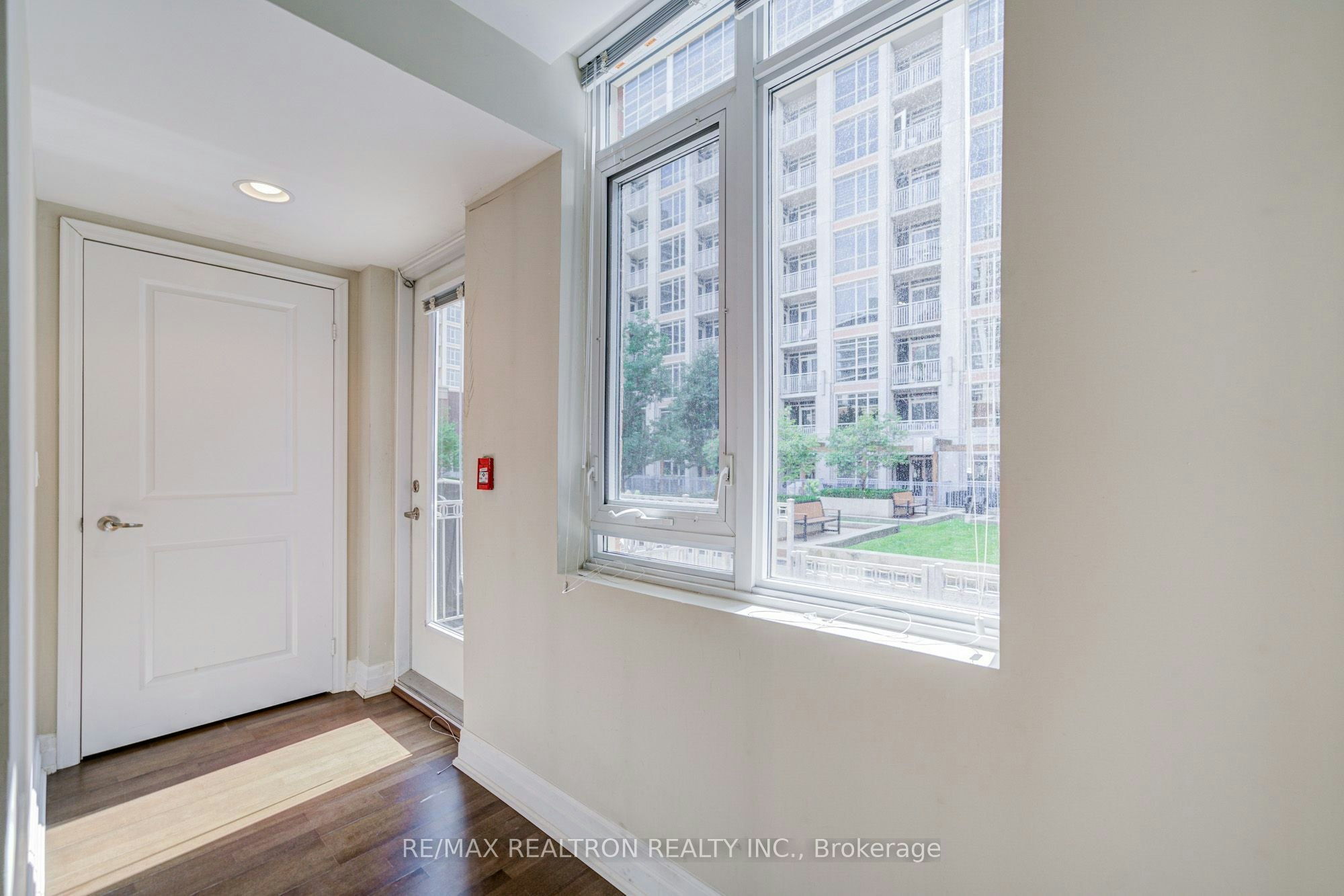 TH 1-93 Sloping Sky Mews, Toronto, ON, M5V 1P4 - 24
