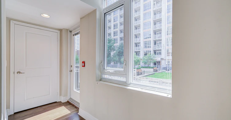 TH 1-93 Sloping Sky Mews, Toronto, ON, M5V 1P4 - 24